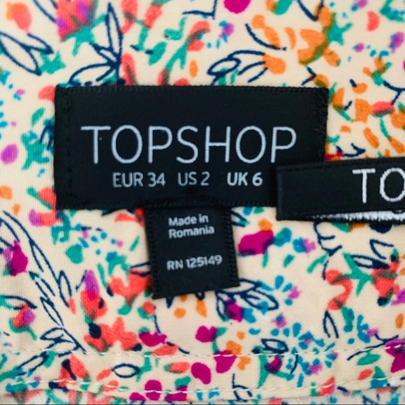Topshop Pleated Floral Gold Button Shorts - Picture 5 of 7